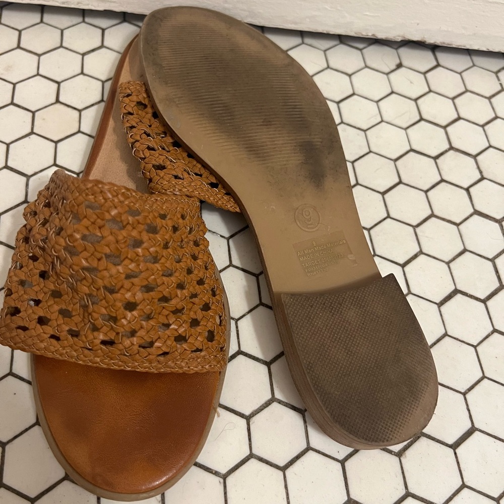 Tan Universal Thread Sandals - Picture 4 of 4